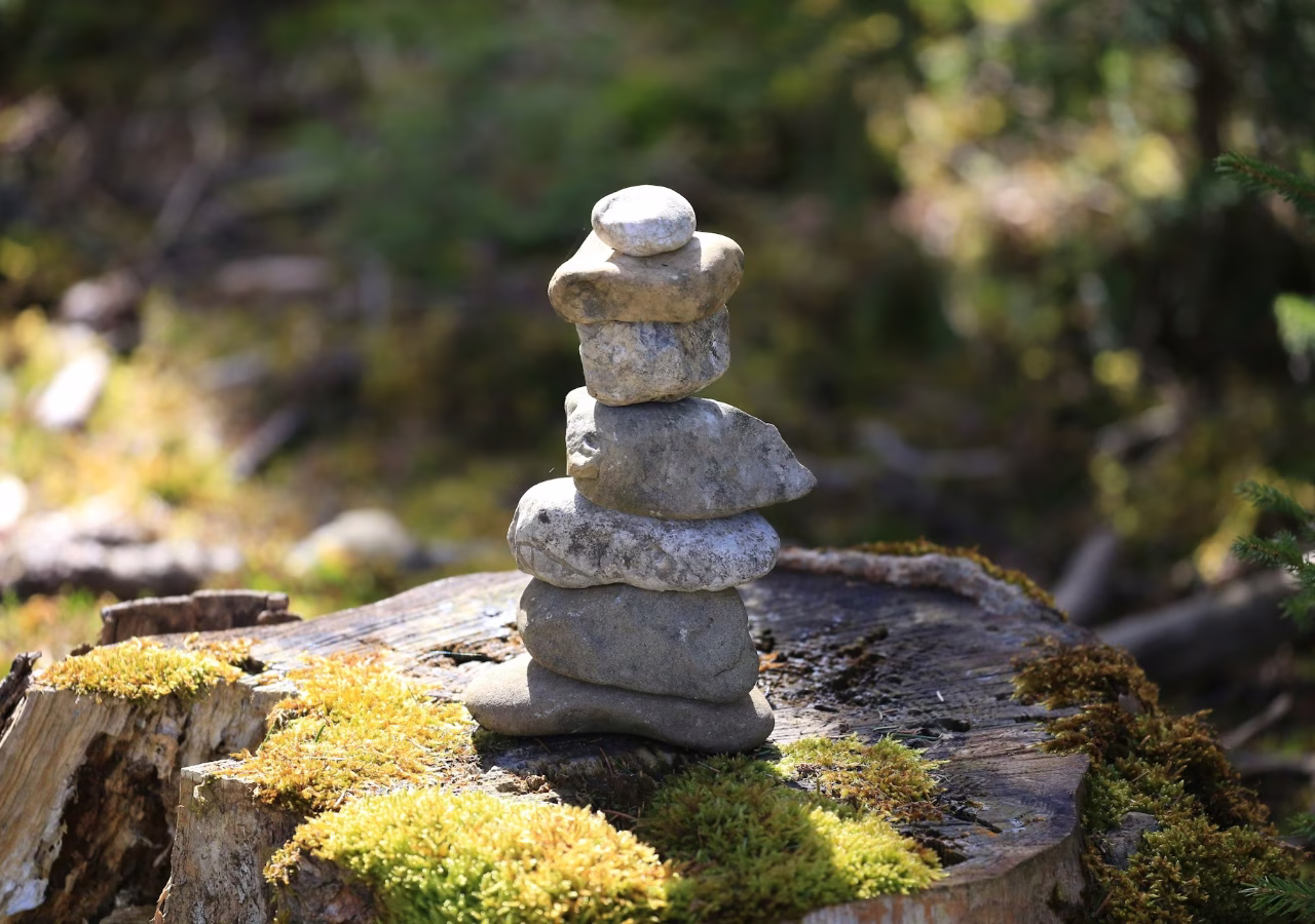 cairns-steine-balance_kommunikation-druck